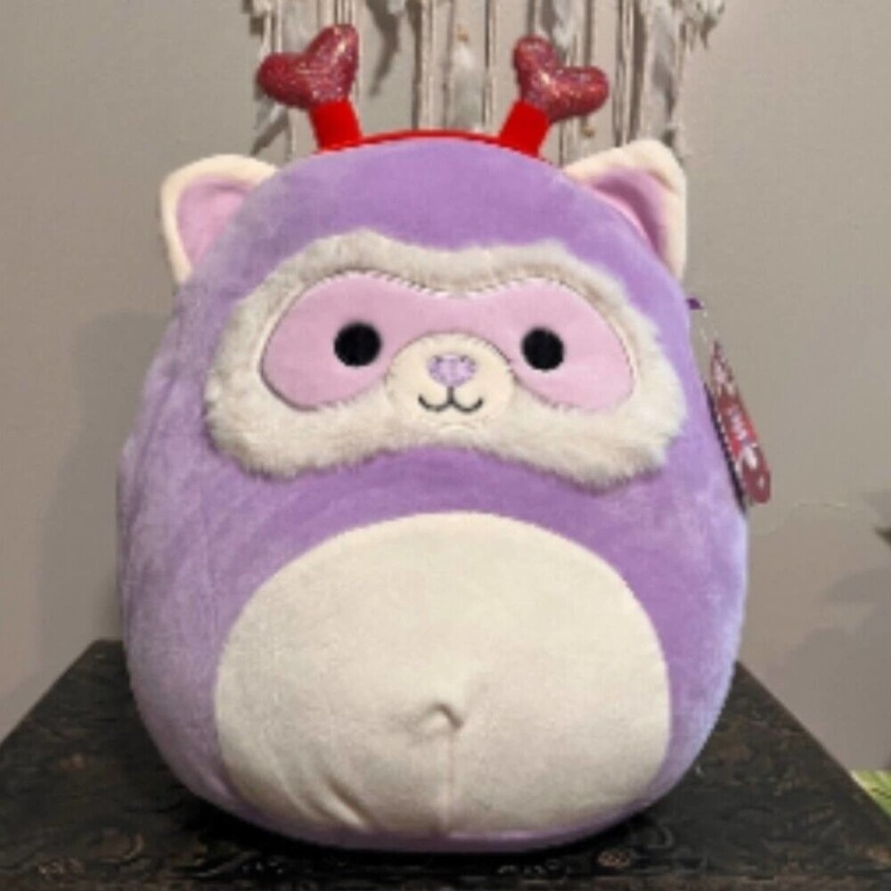 Squishmallows Lyle the Ferret 2023 Valentines Rare new!!!